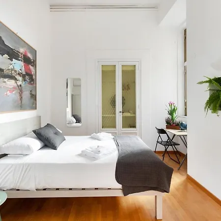 Quiet Retreat In Ancient Apartment Rom